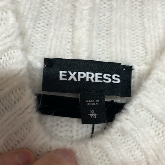 Express size XL White Cropped Super Soft Cable Knit Turtleneck Sweater - Picture 2 of 7